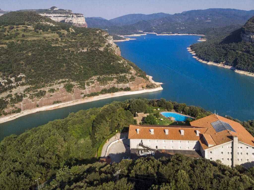 Imatge de les Vistes del Parador de Vic al pantà