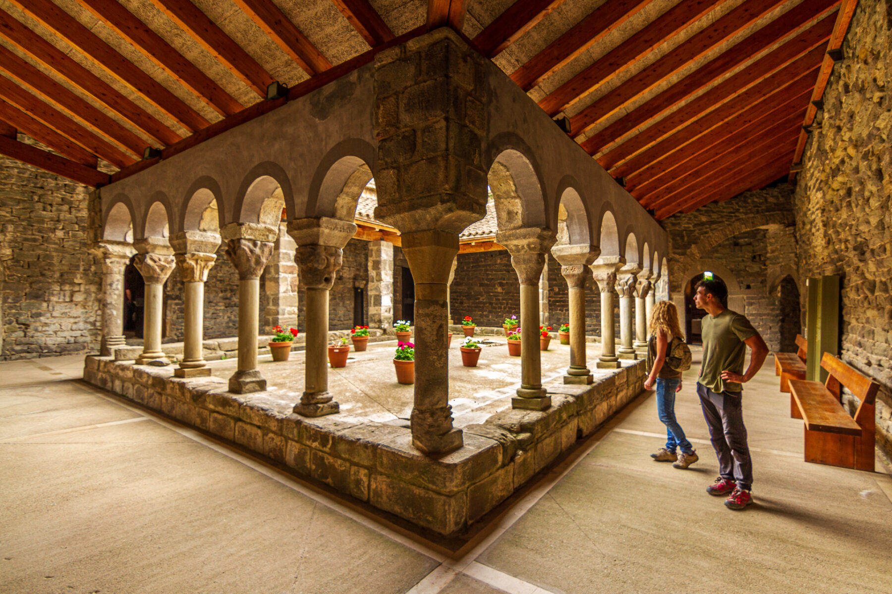 Monestir de Sant Pere de Casserres-Les Masies de Roda de Ter-Osona Turisme- en BAIXA-©J.Santaugini-012
