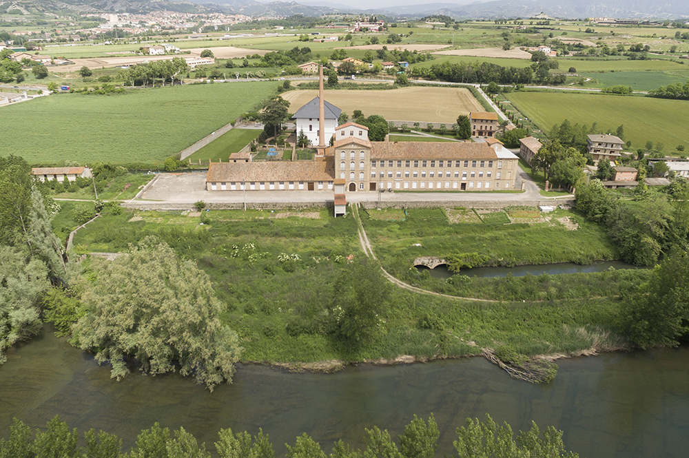 Esplanada del riu- Colònia Rusiñol